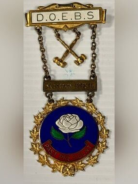 Vintage 1942-46 Daughters of England Benevolent Society (D.O.E.B.S.)
.925 Medal